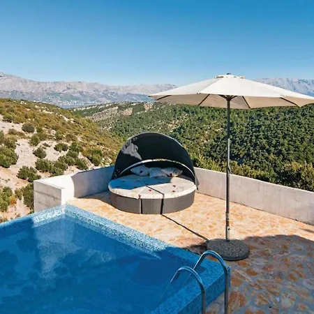 Holiday House Nature